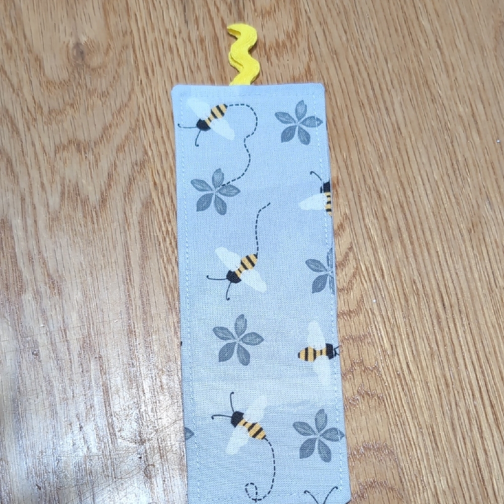 Bee Patterned Bookmark - Picture 1 of 3